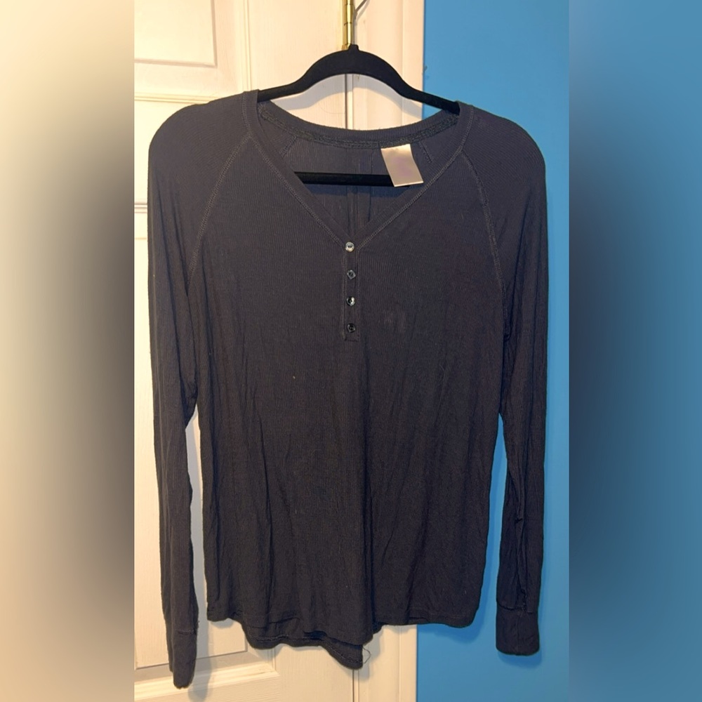 Medium navy long sleeved shirt